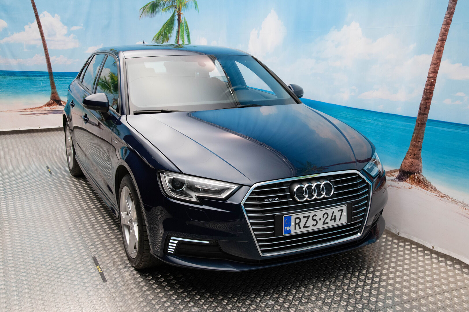 Audi A3 2018 e-tron Sportback 1,4 TFSI S tronic *Sporttipenkit / Flatbottom / MMI Navi / Tutkat* - Sporttipenkit | Flatbottom | Digimittaristo | MMI Navi | P.Tutkat | Lohko | 2x Alut