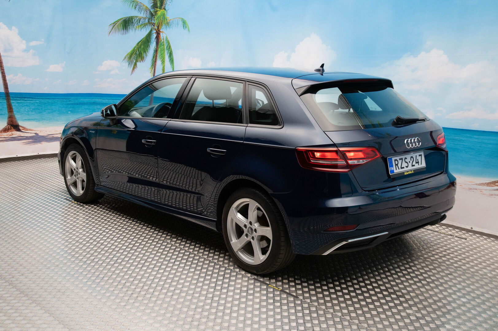 Audi A3 2018 e-tron Sportback 1,4 TFSI S tronic *Sporttipenkit / Flatbottom / MMI Navi / Tutkat* - Sporttipenkit | Flatbottom | Digimittaristo | MMI Navi | P.Tutkat | Lohko | 2x Alut