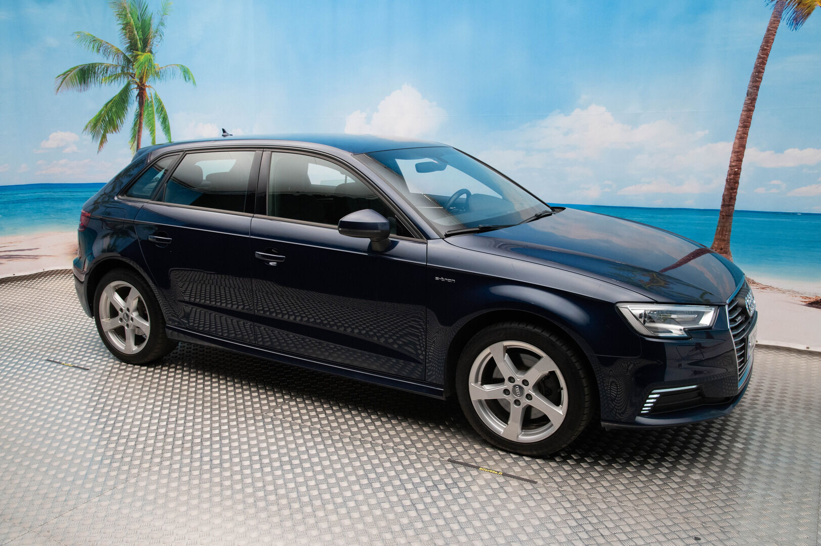 Audi A3 2018 e-tron Sportback 1,4 TFSI S tronic *Sporttipenkit / Flatbottom / MMI Navi / Tutkat* - Sporttipenkit | Flatbottom | Digimittaristo | MMI Navi | P.Tutkat | Lohko | 2x Alut