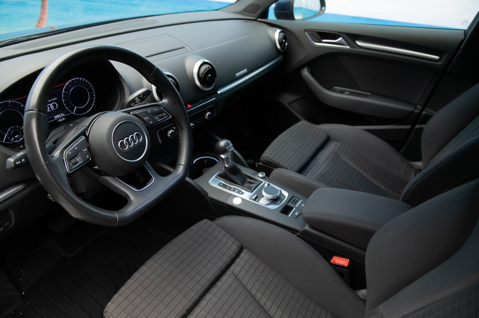 Audi A3 2018 e-tron Sportback 1,4 TFSI S tronic *Sporttipenkit / Flatbottom / MMI Navi / Tutkat* - Sporttipenkit | Flatbottom | Digimittaristo | MMI Navi | P.Tutkat | Lohko | 2x Alut