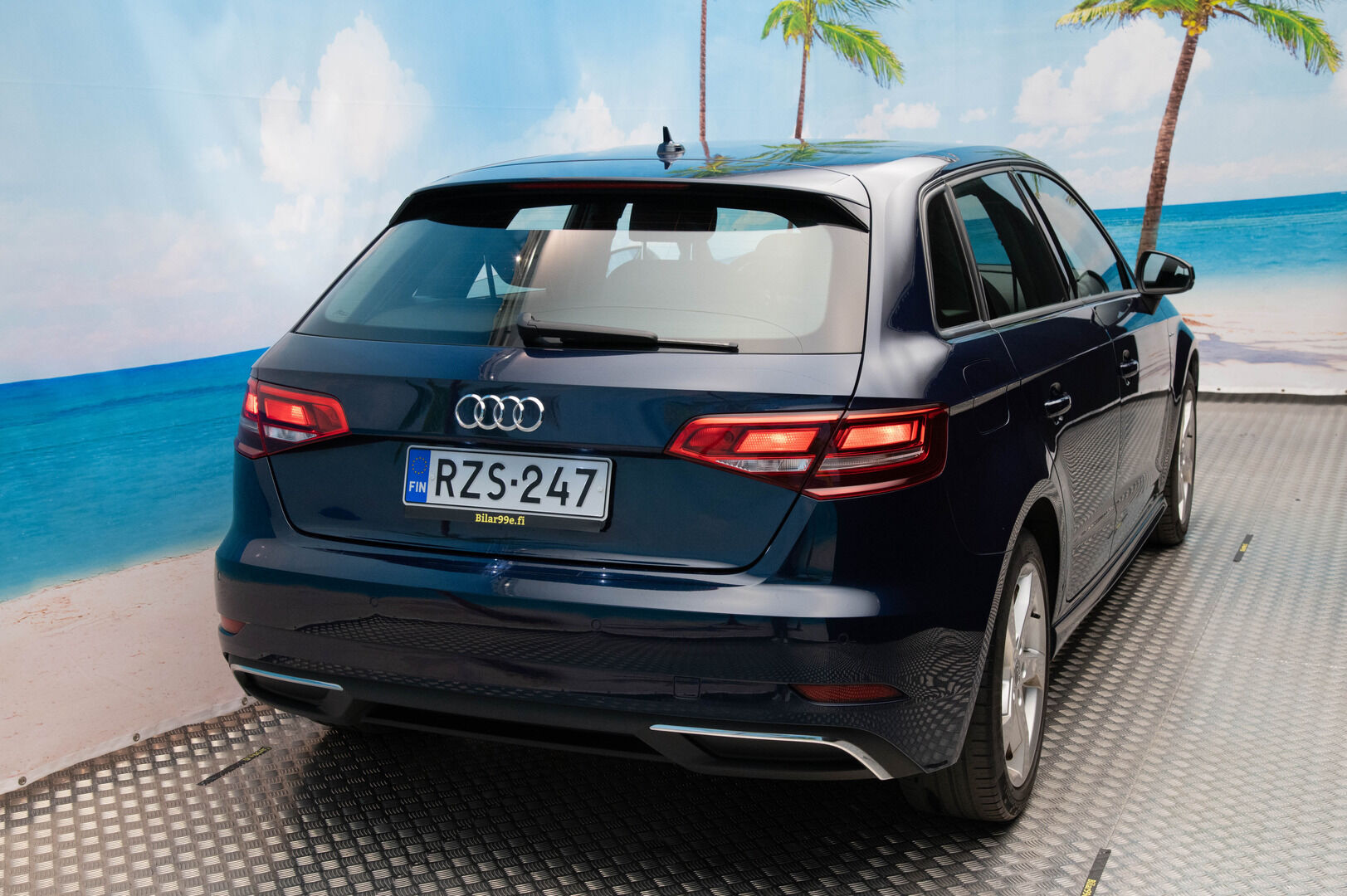 Audi A3 2018 e-tron Sportback 1,4 TFSI S tronic *Sporttipenkit / Flatbottom / MMI Navi / Tutkat* - Sporttipenkit | Flatbottom | Digimittaristo | MMI Navi | P.Tutkat | Lohko | 2x Alut