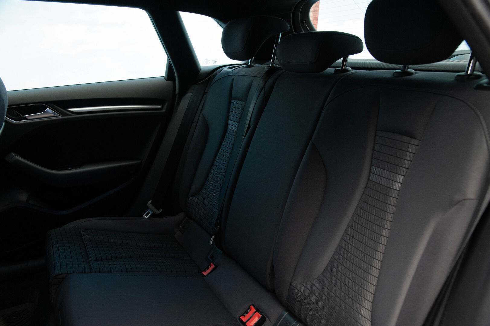 Audi A3 2018 e-tron Sportback 1,4 TFSI S tronic *Sporttipenkit / Flatbottom / MMI Navi / Tutkat* - Sporttipenkit | Flatbottom | Digimittaristo | MMI Navi | P.Tutkat | Lohko | 2x Alut