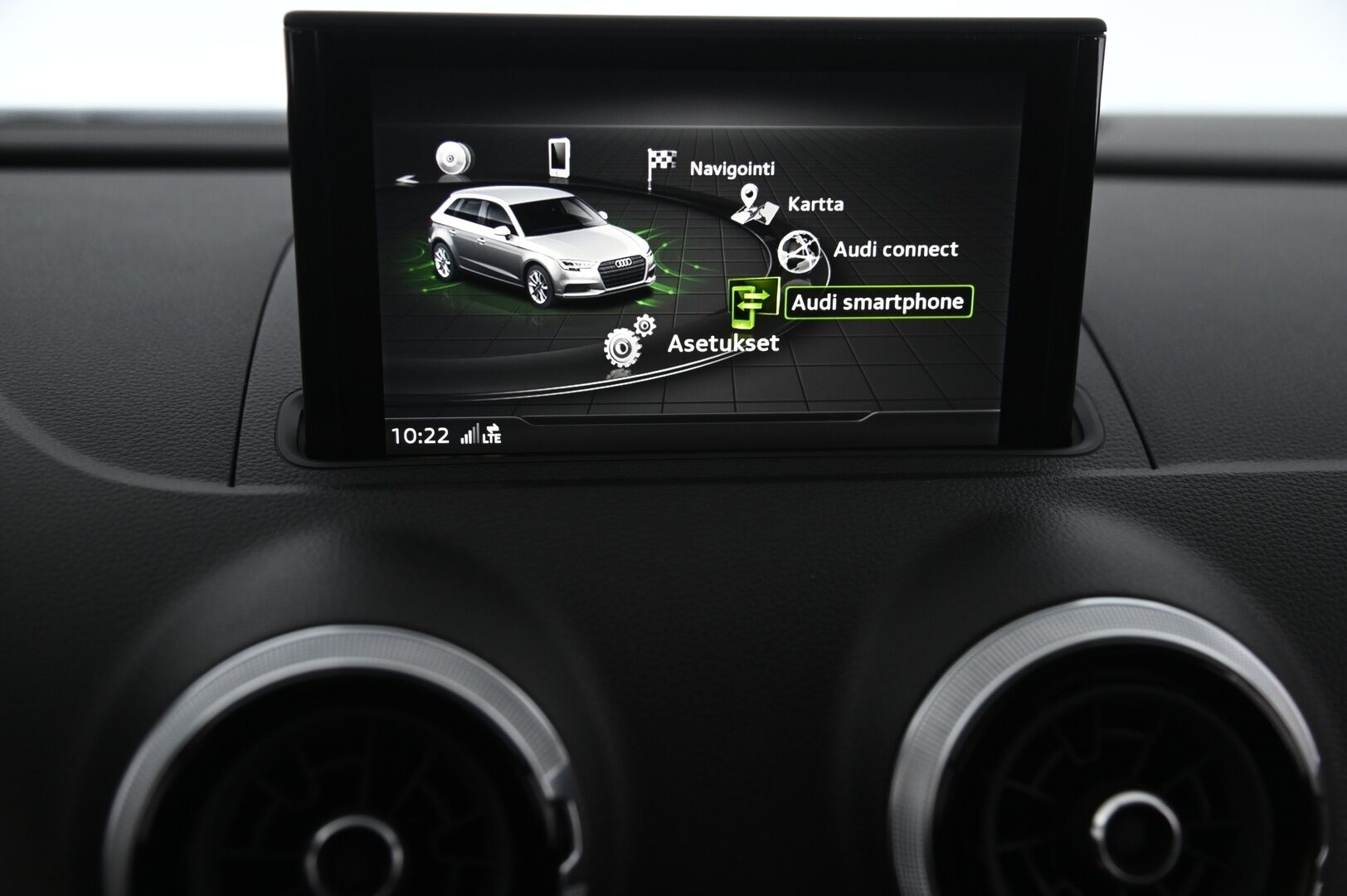 Audi A3 2018 e-tron Sportback 1,4 TFSI S tronic *Sporttipenkit / Flatbottom / MMI Navi / Tutkat* - Sporttipenkit | Flatbottom | Digimittaristo | MMI Navi | P.Tutkat | Lohko | 2x Alut