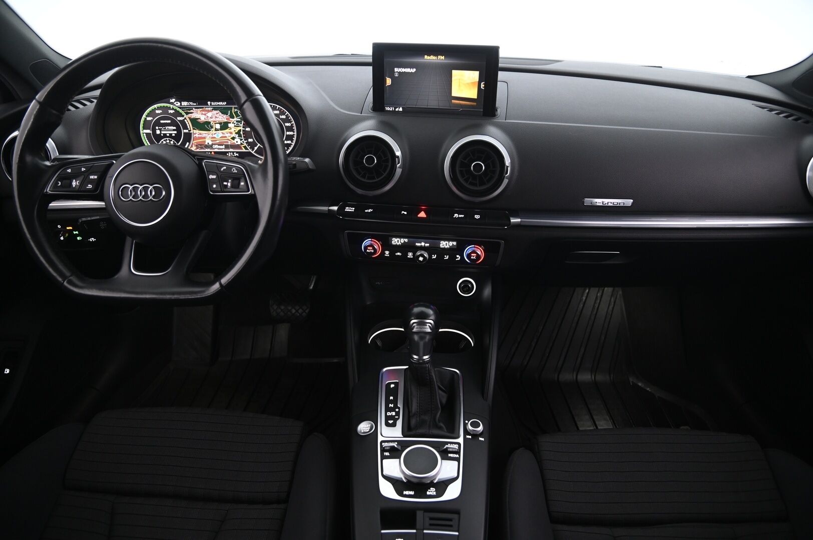 Audi A3 2018 e-tron Sportback 1,4 TFSI S tronic *Sporttipenkit / Flatbottom / MMI Navi / Tutkat* - Sporttipenkit | Flatbottom | Digimittaristo | MMI Navi | P.Tutkat | Lohko | 2x Alut
