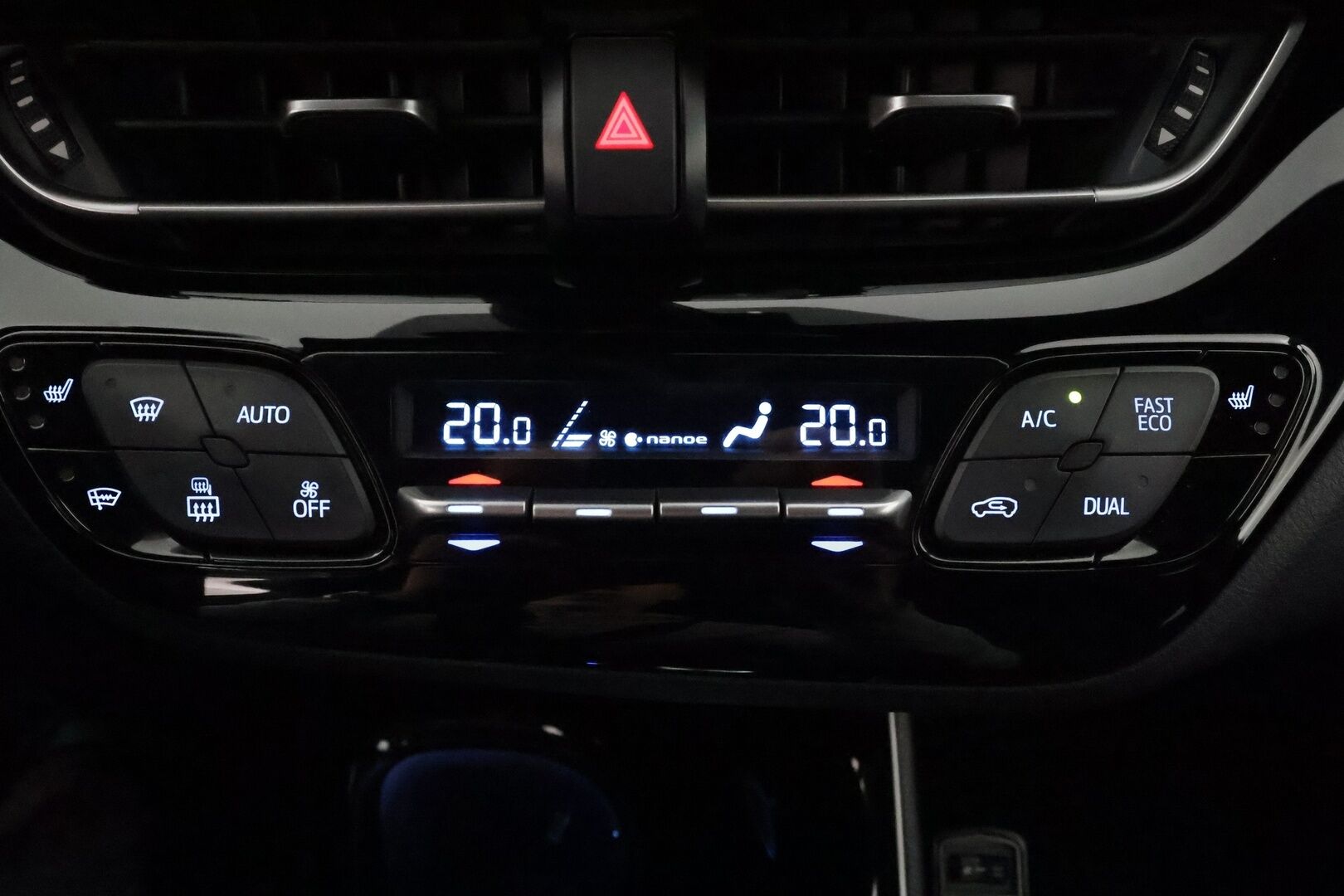 Toyota C-HR 2020 2,0 Hybrid Style **Adapt.Vakkari / P.Kamera / LED-valot / Sisätilanlämmitin / Kaistavahti / Navi / KeylessGO** -  Merkkihuollettu Suomi-auto / 2x Renkaat