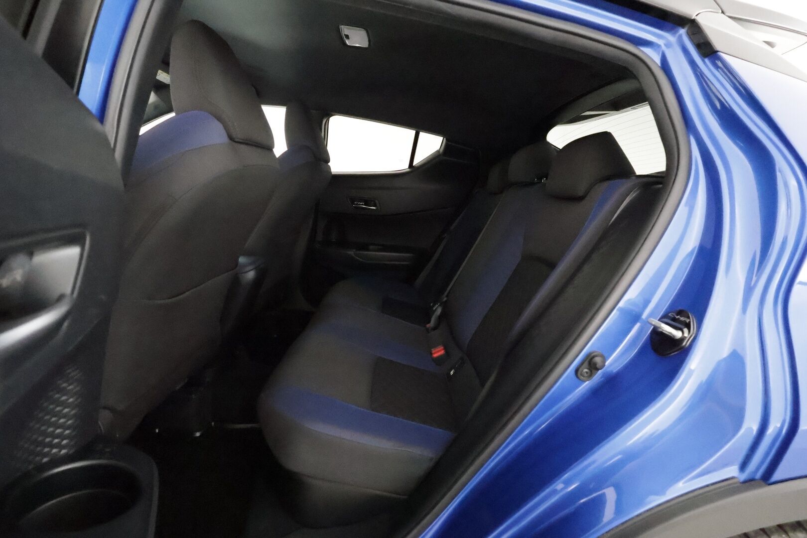 Toyota C-HR 2020 2,0 Hybrid Style **Adapt.Vakkari / P.Kamera / LED-valot / Sisätilanlämmitin / Kaistavahti / Navi / KeylessGO** -  Merkkihuollettu Suomi-auto / 2x Renkaat