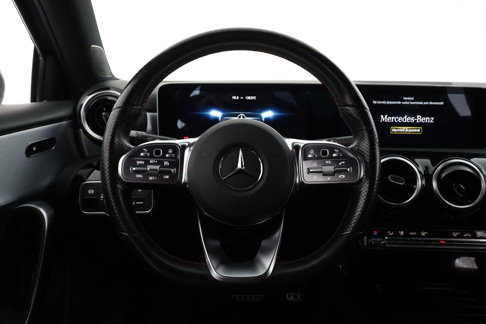 Mercedes-Benz A 2020 220 4MATIC A Business AMG - | Vakkari | Lohko | LED | P.Kamera | Sportti puolinahat | Widescreen | Suomi-auto |