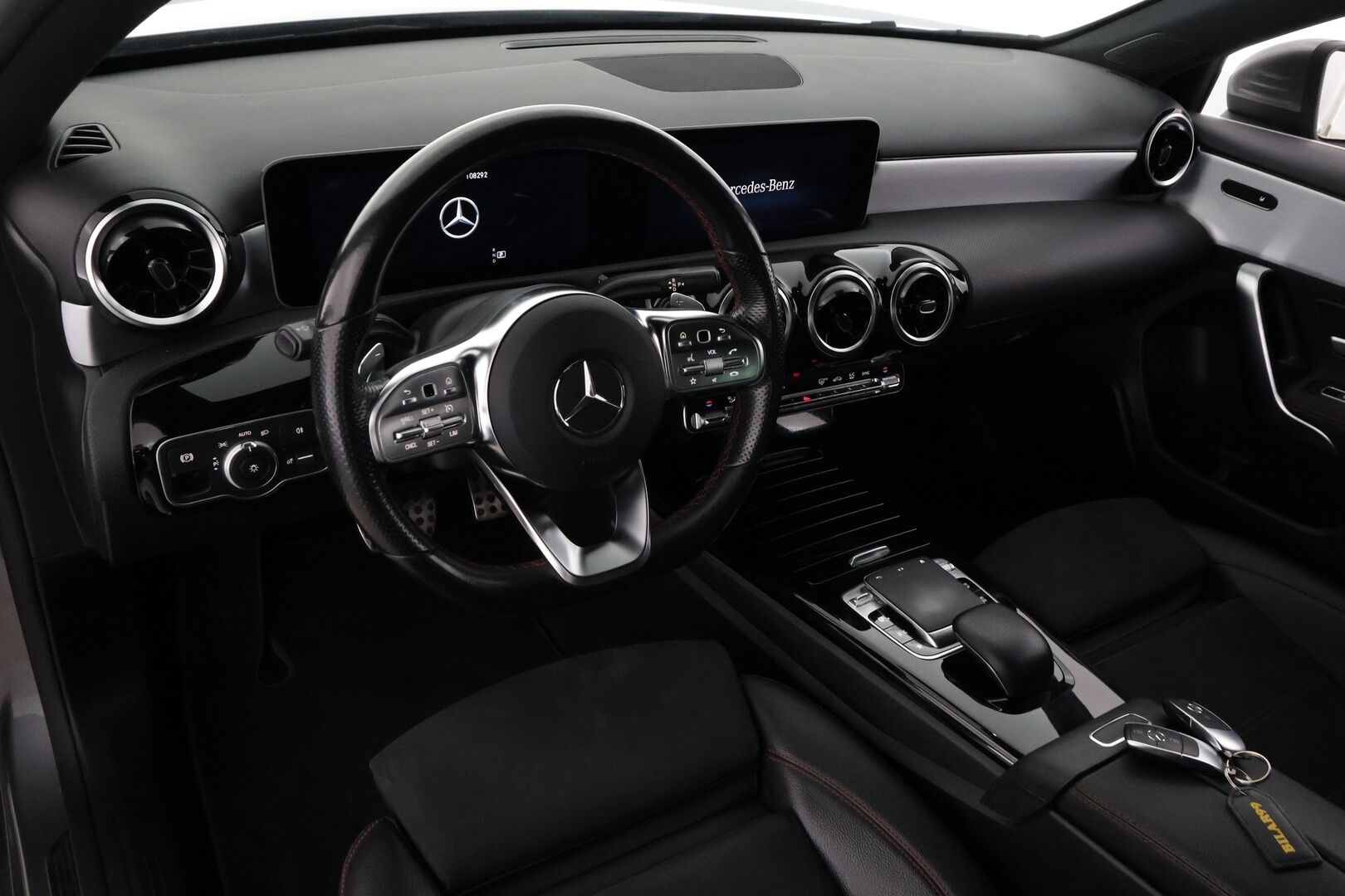 Mercedes-Benz A 2020 220 4MATIC A Business AMG - | Vakkari | Lohko | LED | P.Kamera | Sportti puolinahat | Widescreen | Suomi-auto |