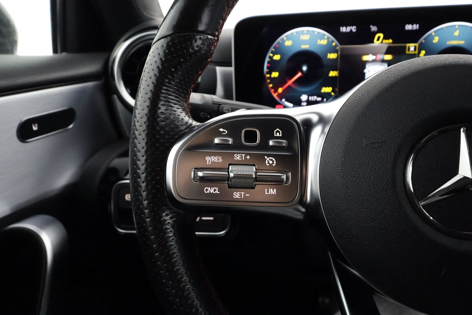 Mercedes-Benz A 2020 220 4MATIC A Business AMG - | Vakkari | Lohko | LED | P.Kamera | Sportti puolinahat | Widescreen | Suomi-auto |