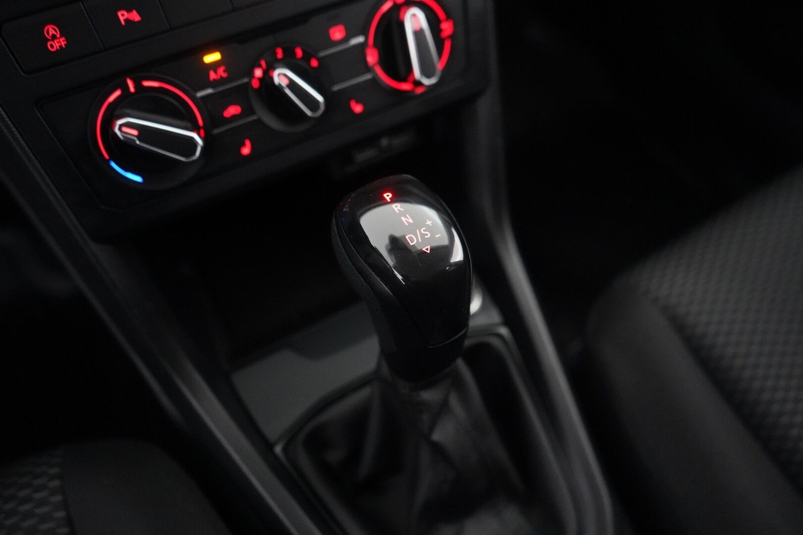 Volkswagen T-Cross 2020 Style 1,0 TSI 85 kW (115 hv) - ACC | BLIS | Lohko | Koukku | Jakopää 2026 | Kahdet renkaat