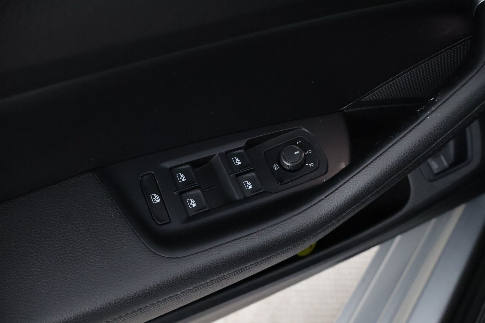 Volkswagen Passat 2018 Variant GTE Plug-In Hybrid 160 kW DSG-automaatti * Ada. Vakkari / P-kamera / Vetokoukku / AppConnect * - * Upeassa kunnossa oleva VW Passat Vetokoukulla, kaksilla renkailla & vanteilla! * - Osta nyt, maksa vasta ensi vuonna