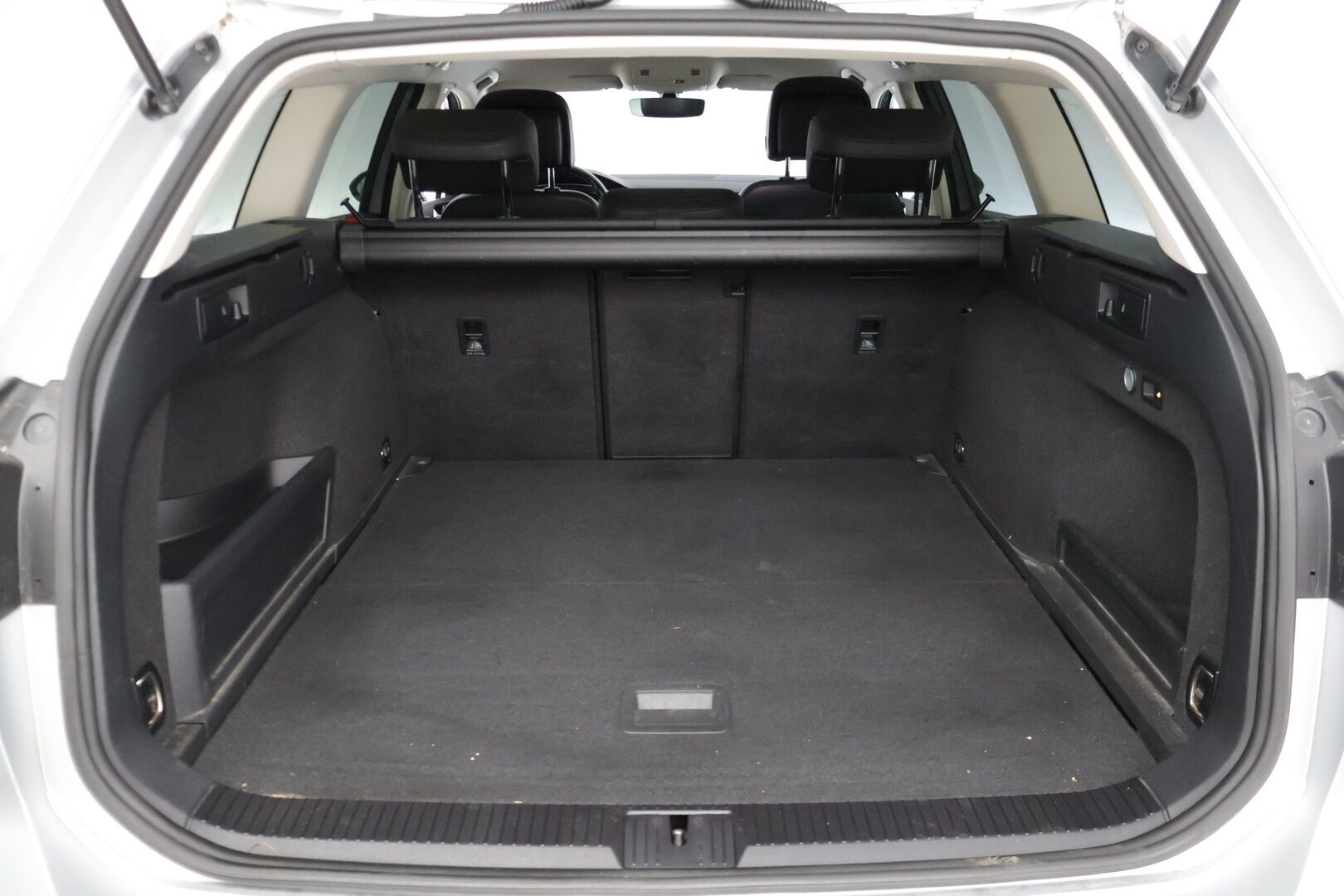 Volkswagen Passat 2018 Variant GTE Plug-In Hybrid 160 kW DSG-automaatti * Ada. Vakkari / P-kamera / Vetokoukku / AppConnect * - * Upeassa kunnossa oleva VW Passat Vetokoukulla, kaksilla renkailla & vanteilla! * - Osta nyt, maksa vasta ensi vuonna