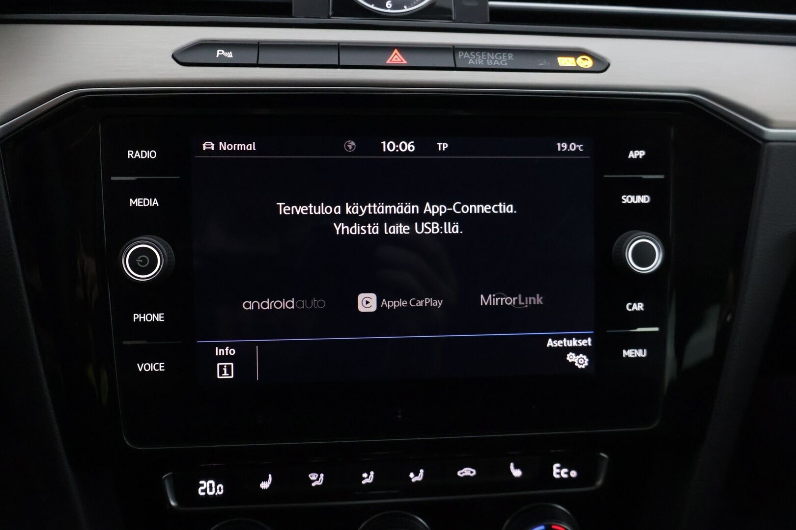 Volkswagen Passat 2018 Variant GTE Plug-In Hybrid 160 kW DSG-automaatti * Ada. Vakkari / P-kamera / Vetokoukku / AppConnect * - * Upeassa kunnossa oleva VW Passat Vetokoukulla, kaksilla renkailla & vanteilla! * - Osta nyt, maksa vasta ensi vuonna