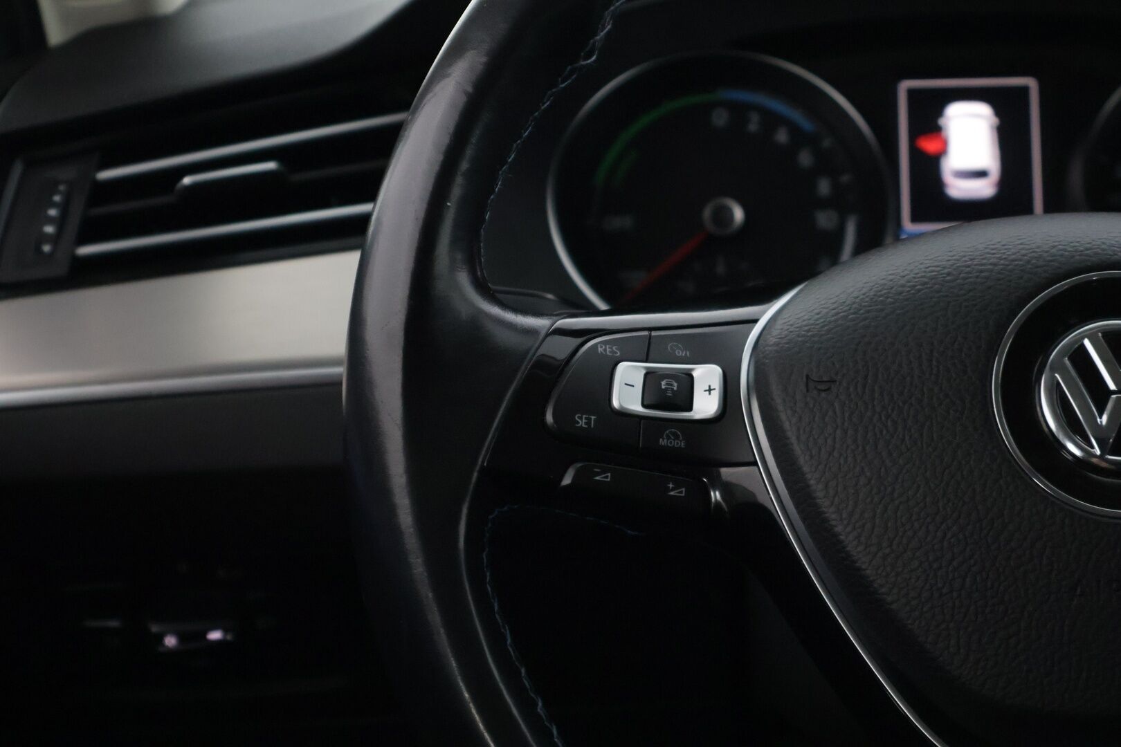 Volkswagen Passat 2018 Variant GTE Plug-In Hybrid 160 kW DSG-automaatti * Ada. Vakkari / P-kamera / Vetokoukku / AppConnect * - * Upeassa kunnossa oleva VW Passat Vetokoukulla, kaksilla renkailla & vanteilla! * - Osta nyt, maksa vasta ensi vuonna