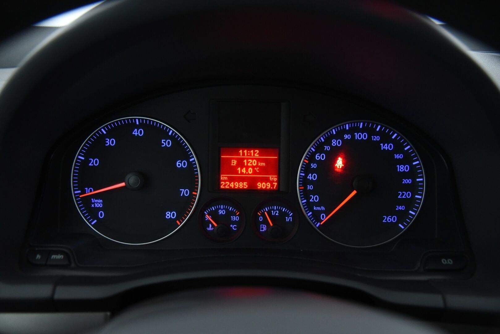 Volkswagen Golf 2005 1,6 75 kW Comfortline 5d / YritysOutlet - Myydään vain yrityksille / - Lohkolämmitin / 6kk leimaa! / Sisustalta todella siisti / Suomi-auto