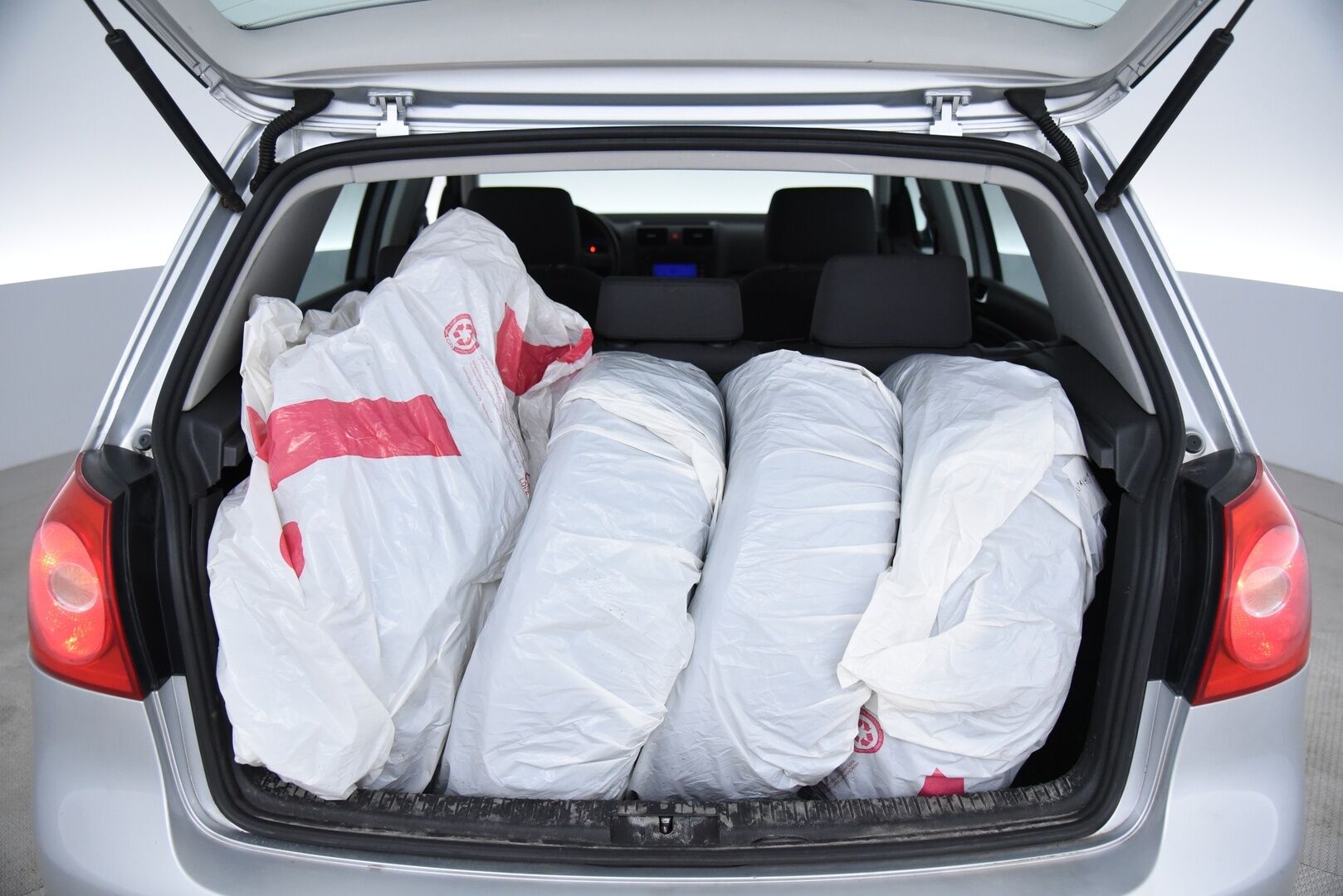 Volkswagen Golf 2005 1,6 75 kW Comfortline 5d / YritysOutlet - Myydään vain yrityksille / - Lohkolämmitin / 6kk leimaa! / Sisustalta todella siisti / Suomi-auto