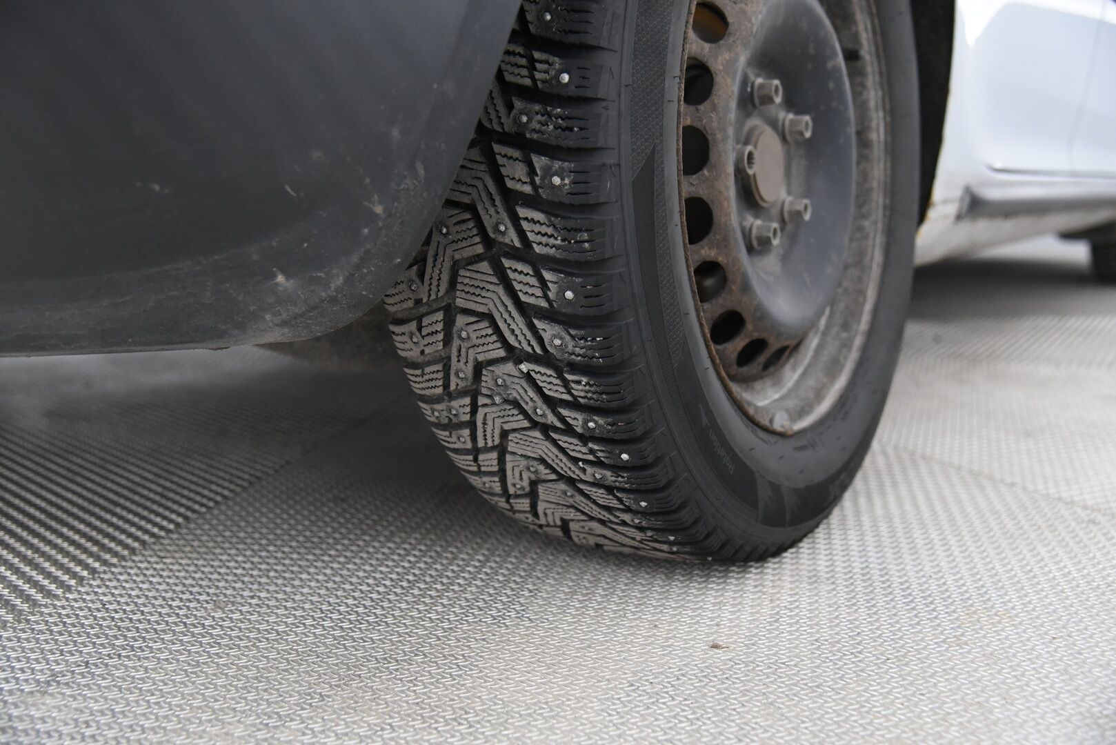 Volkswagen Golf 2005 1,6 75 kW Comfortline 5d / YritysOutlet - Myydään vain yrityksille / - Lohkolämmitin / 6kk leimaa! / Sisustalta todella siisti / Suomi-auto