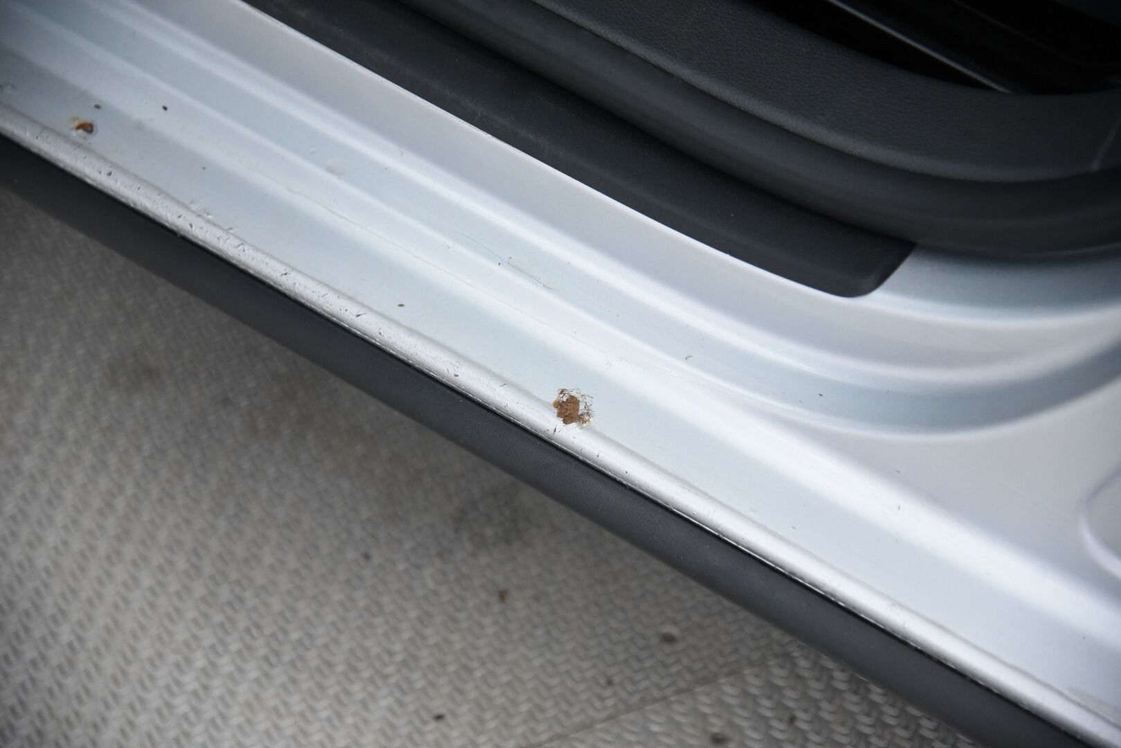 Volkswagen Golf 2005 1,6 75 kW Comfortline 5d / YritysOutlet - Myydään vain yrityksille / - Lohkolämmitin / 6kk leimaa! / Sisustalta todella siisti / Suomi-auto