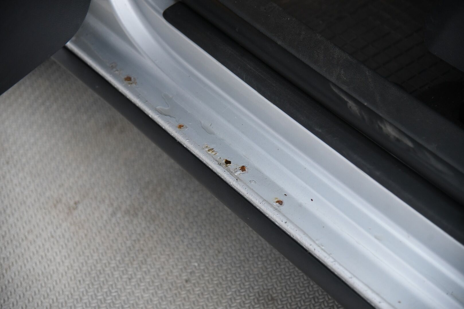 Volkswagen Golf 2005 1,6 75 kW Comfortline 5d / YritysOutlet - Myydään vain yrityksille / - Lohkolämmitin / 6kk leimaa! / Sisustalta todella siisti / Suomi-auto