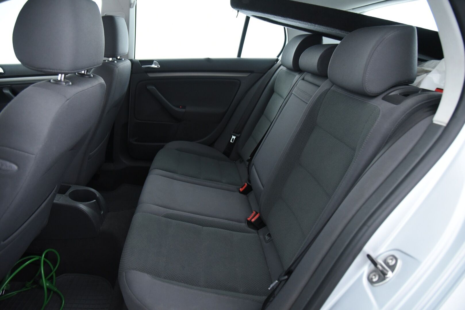 Volkswagen Golf 2005 1,6 75 kW Comfortline 5d / YritysOutlet - Myydään vain yrityksille / - Lohkolämmitin / 6kk leimaa! / Sisustalta todella siisti / Suomi-auto