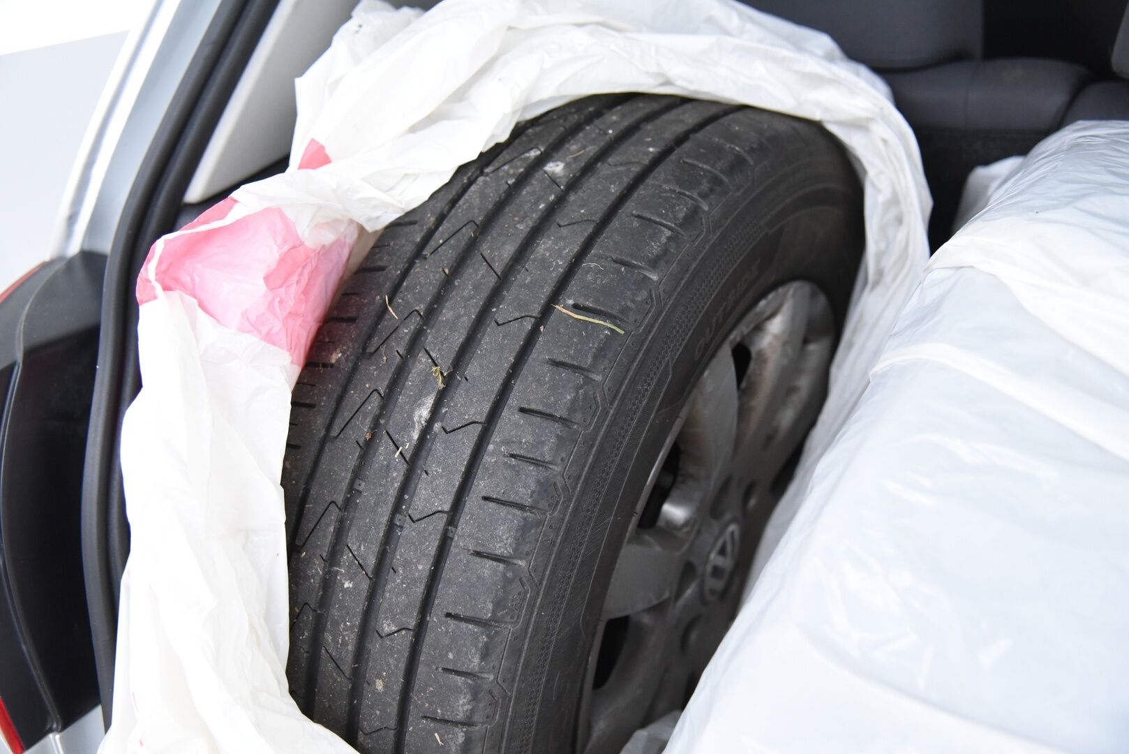 Volkswagen Golf 2005 1,6 75 kW Comfortline 5d / YritysOutlet - Myydään vain yrityksille / - Lohkolämmitin / 6kk leimaa! / Sisustalta todella siisti / Suomi-auto