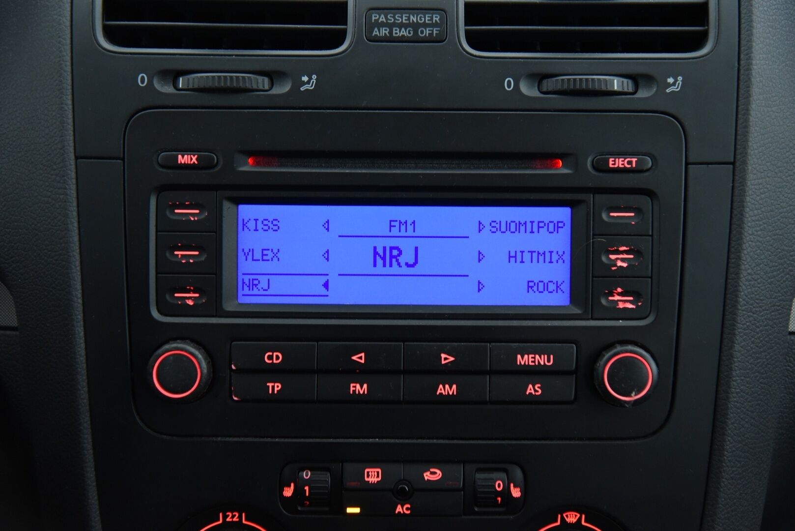 Volkswagen Golf 2005 1,6 75 kW Comfortline 5d / YritysOutlet - Myydään vain yrityksille / - Lohkolämmitin / 6kk leimaa! / Sisustalta todella siisti / Suomi-auto