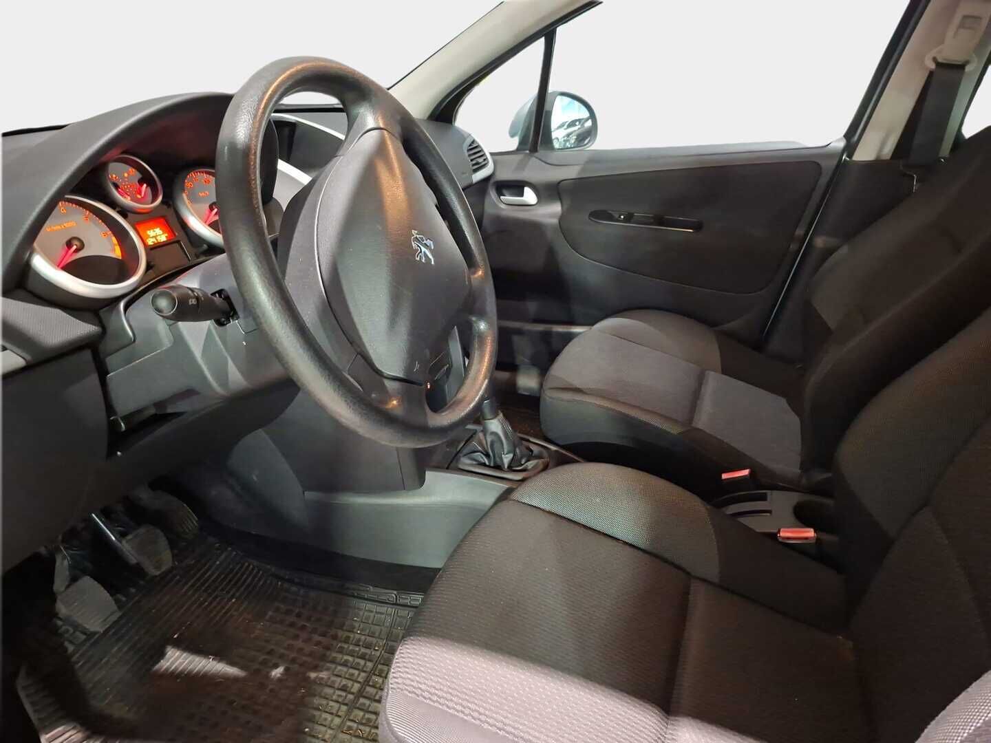 Peugeot 207 2010 Trendy VTi 95 – Tämä auto myydään YritysOutlet -valikoimasta vain yritykselle - | Suomi-auto | Vähän ajettu | Kahdet renkaat | Ilmastoitu | Hyvä huoltohistoria |