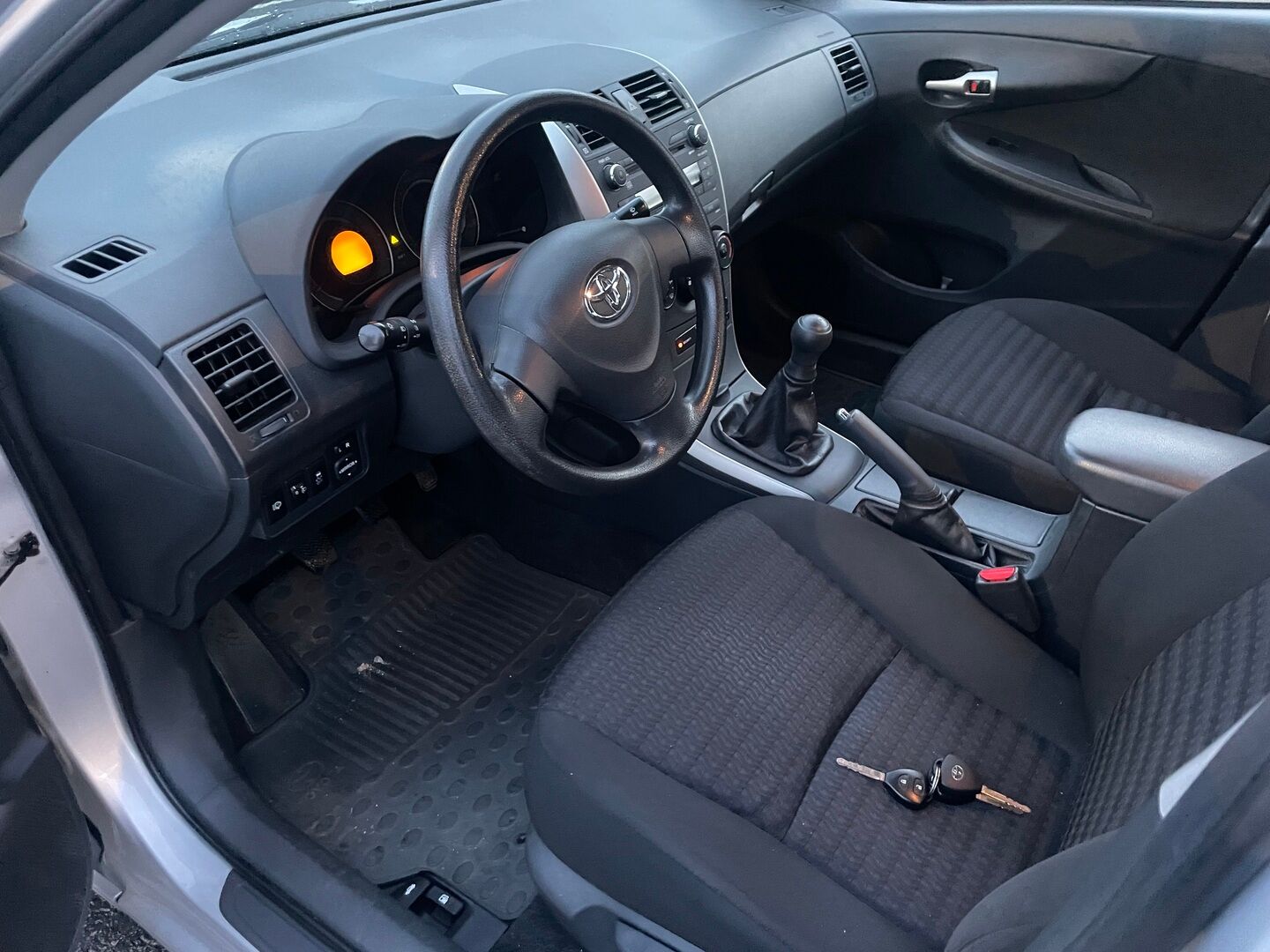 Toyota Corolla 2008 1,4 VVT-i Linea Terra 4ov - | Koukku | Upeakuntoinen | Pohja massattu | Huollettu erittäin hyvin | Ilmastointi | Kahdet hyvät renkaat | 