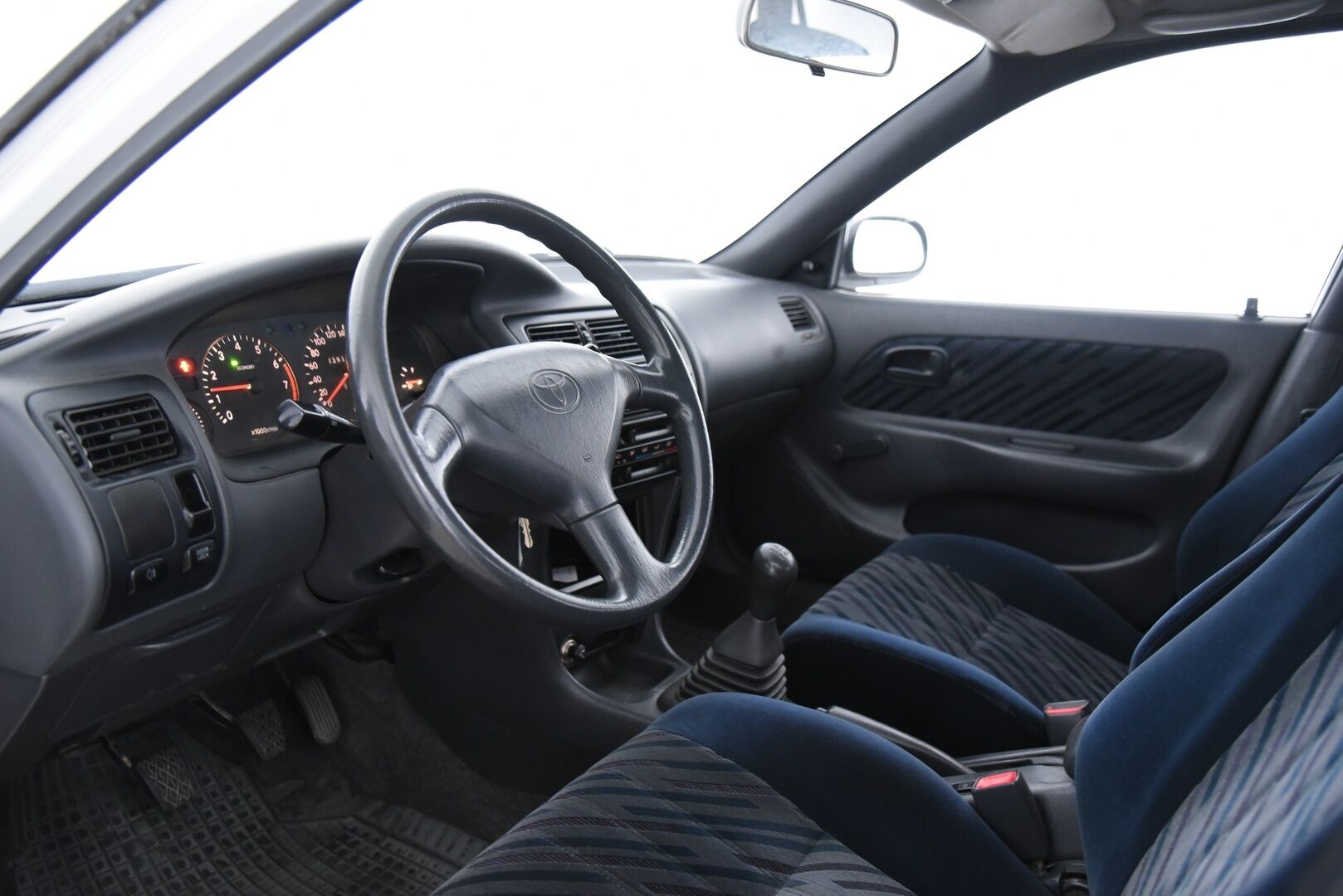 Toyota Corolla 1995 5D COROLLA STW 1.6XLI-AE101L-AWMDKW/247 - MYYDÄÄN HUUTOKAUPAT.COM!