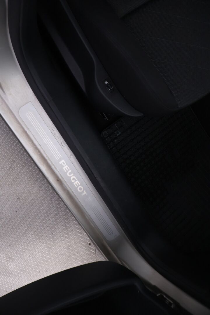 Peugeot 207 2009 Sport 120 5-ov. Platinum *YritysOutlet - Myydään vain yrityksille