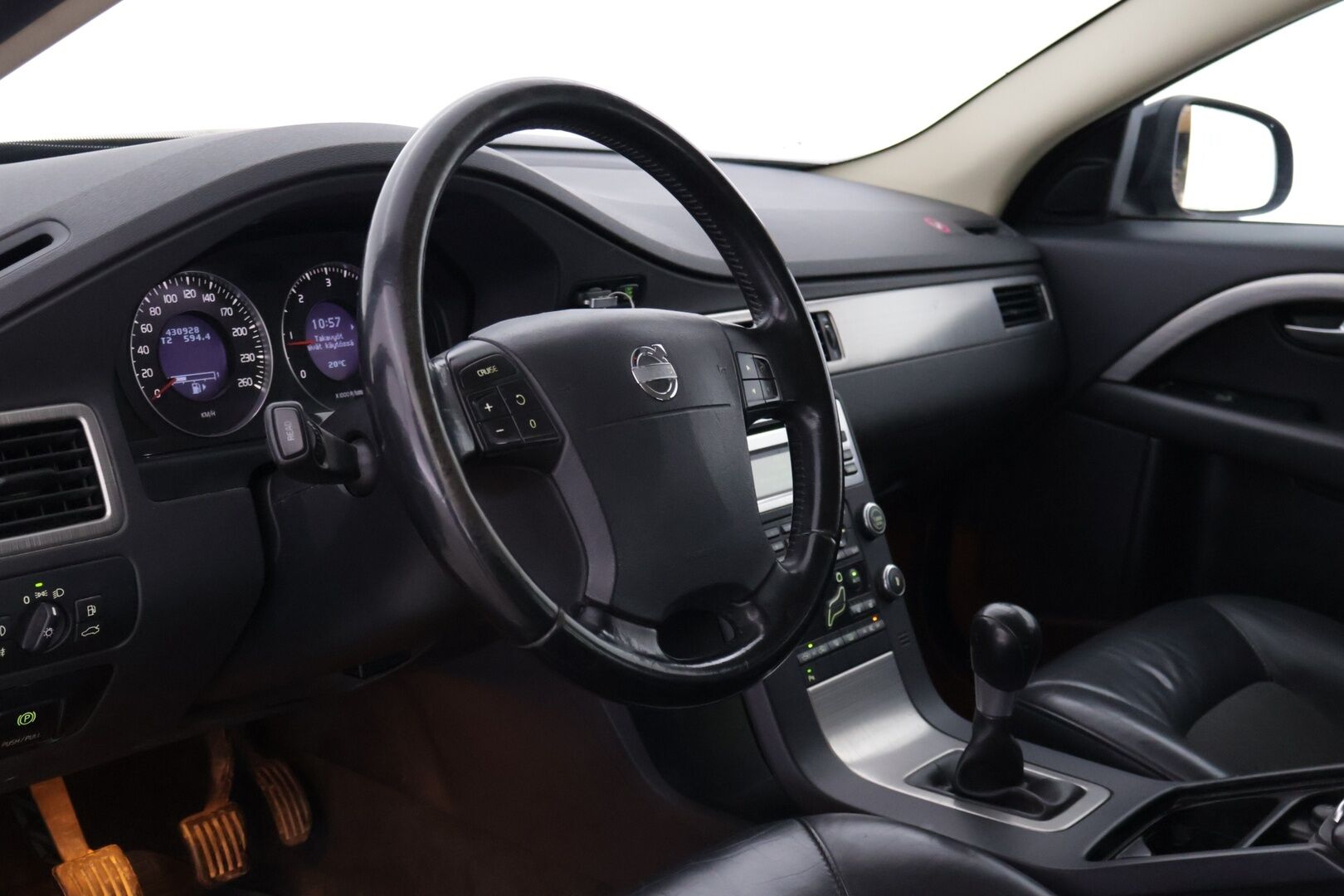 Volvo V70 2009 2,4D D4 Momentum - YritysOutlet - Myydään vain yrityksille - Jakopää vasta tehty / Suomi-auto! 