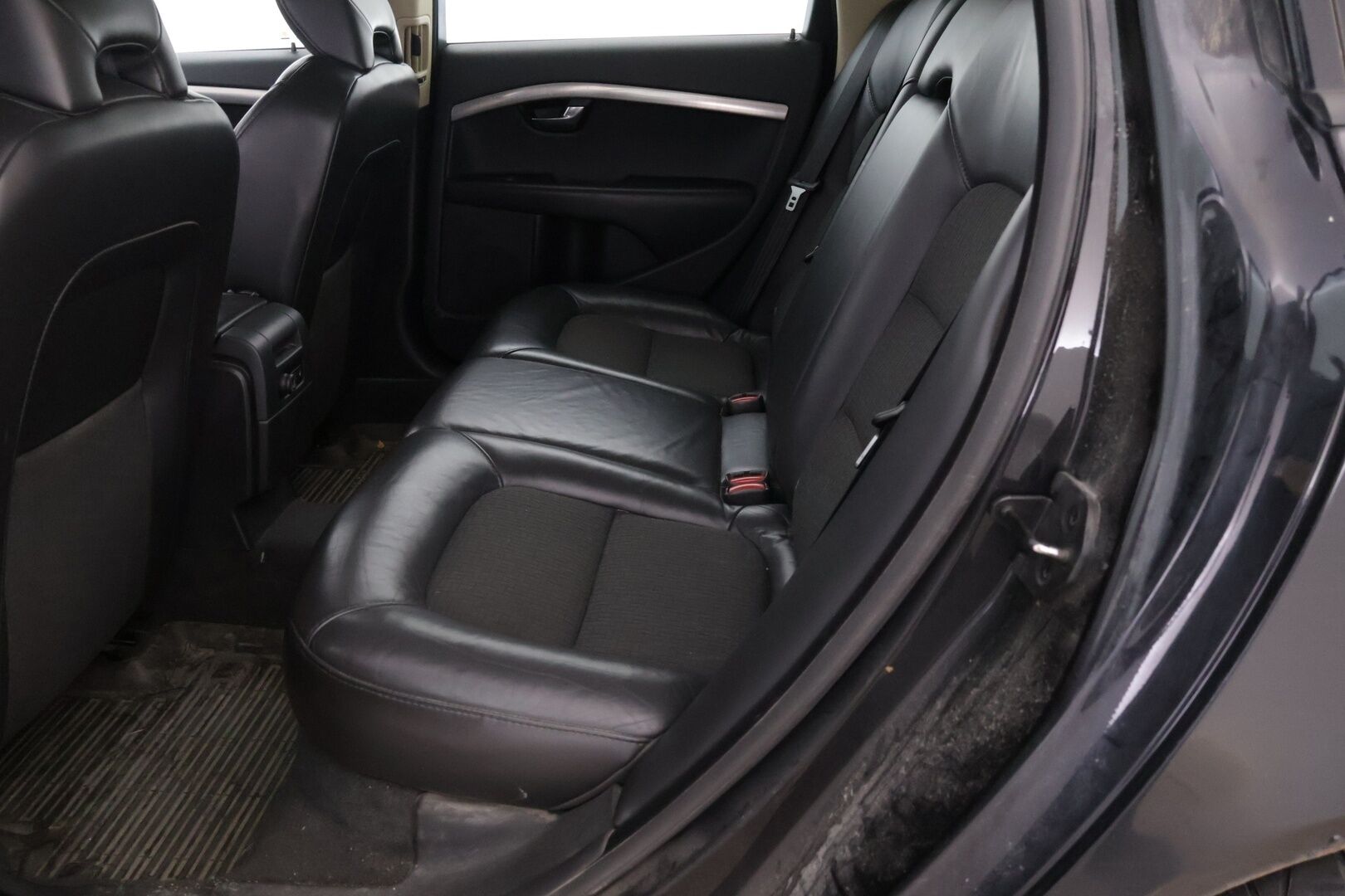 Volvo V70 2009 2,4D D4 Momentum - YritysOutlet - Myydään vain yrityksille - Jakopää vasta tehty / Suomi-auto! 