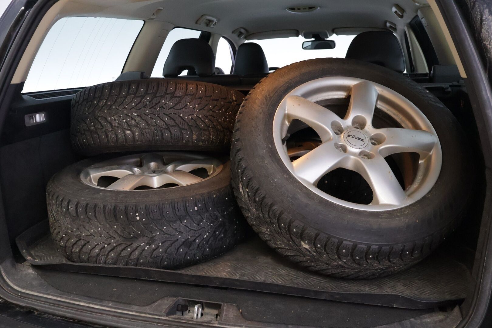 Volvo V70 2009 2,4D D4 Momentum - YritysOutlet - Myydään vain yrityksille - Jakopää vasta tehty / Suomi-auto! 