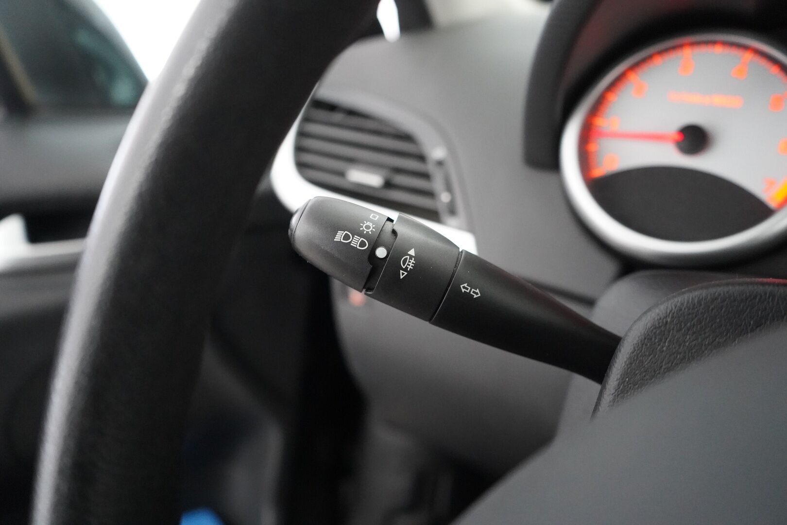 Peugeot 207 2007 * MYYDÄÄN HUUTOKAUPAT.COM *