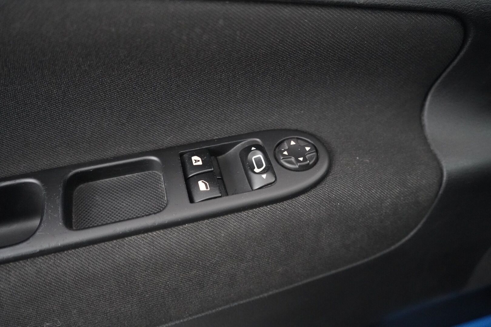 Peugeot 207 2007 * MYYDÄÄN HUUTOKAUPAT.COM *