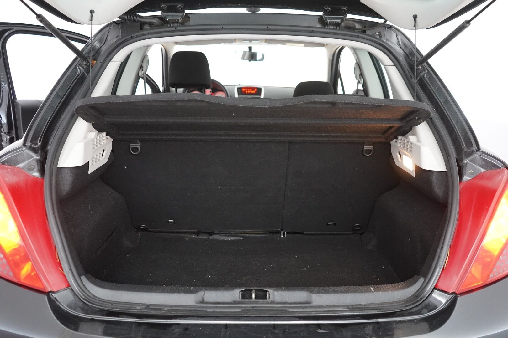 Peugeot 207 2007 * MYYDÄÄN HUUTOKAUPAT.COM *