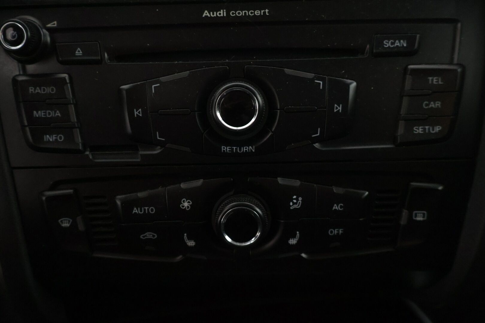Audi A4 2010 Sedan 1,8 TFSI 88 kW Business- *YritysOutlet - Myydään vain yrityksille* - | 2-omisteinen | Vakkari | Lohkolämmitin | Xenon | Vetokoukku | 2x renkaat |