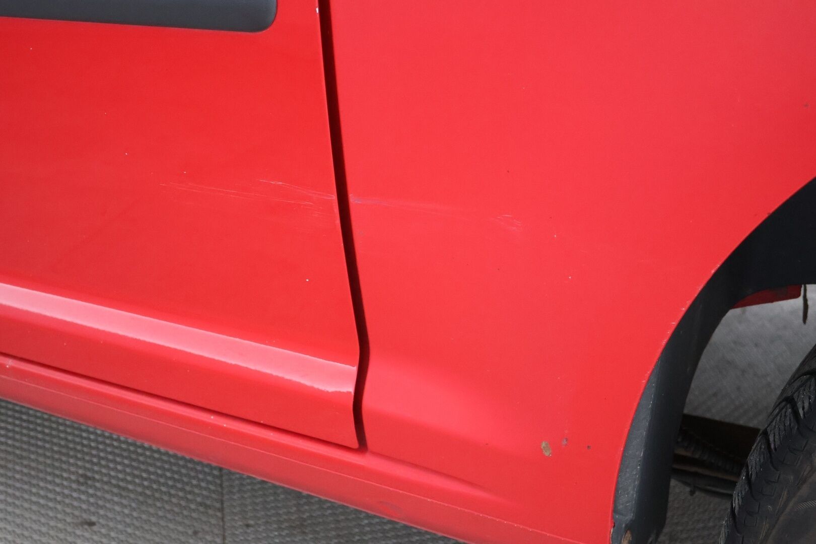 Volkswagen Caddy Maxi 2010 Life 1,9 TDI 77 kW DSG-autom. | Myydään huutokaupat.comissa | - | Koukku | Vakkari | 7P | Lohko | 2x Vanteet renkaineen |