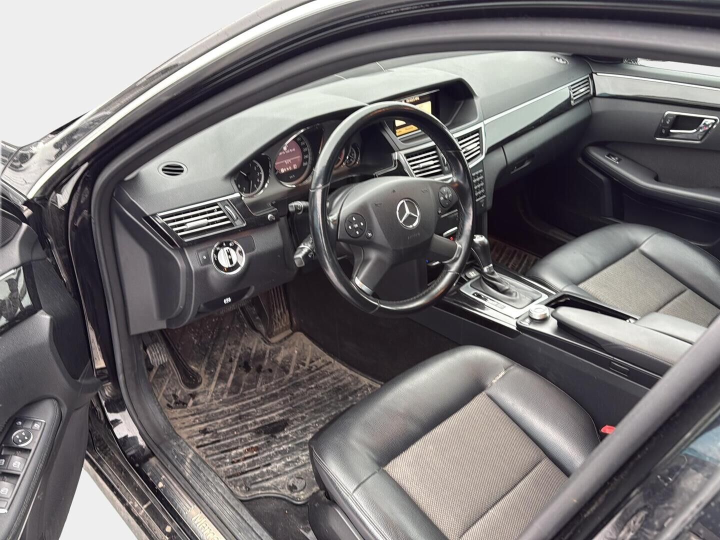 Mercedes-Benz E 2010 250 CDI BE T A Business * Suomiauto / Vetokoukku / Puolinahkasisusta / Lohkolämmitin / Xenon - Juuri katsastettu / 2x Hyvät renkaat aluvantein! / Juuri tullut Tampereelle!