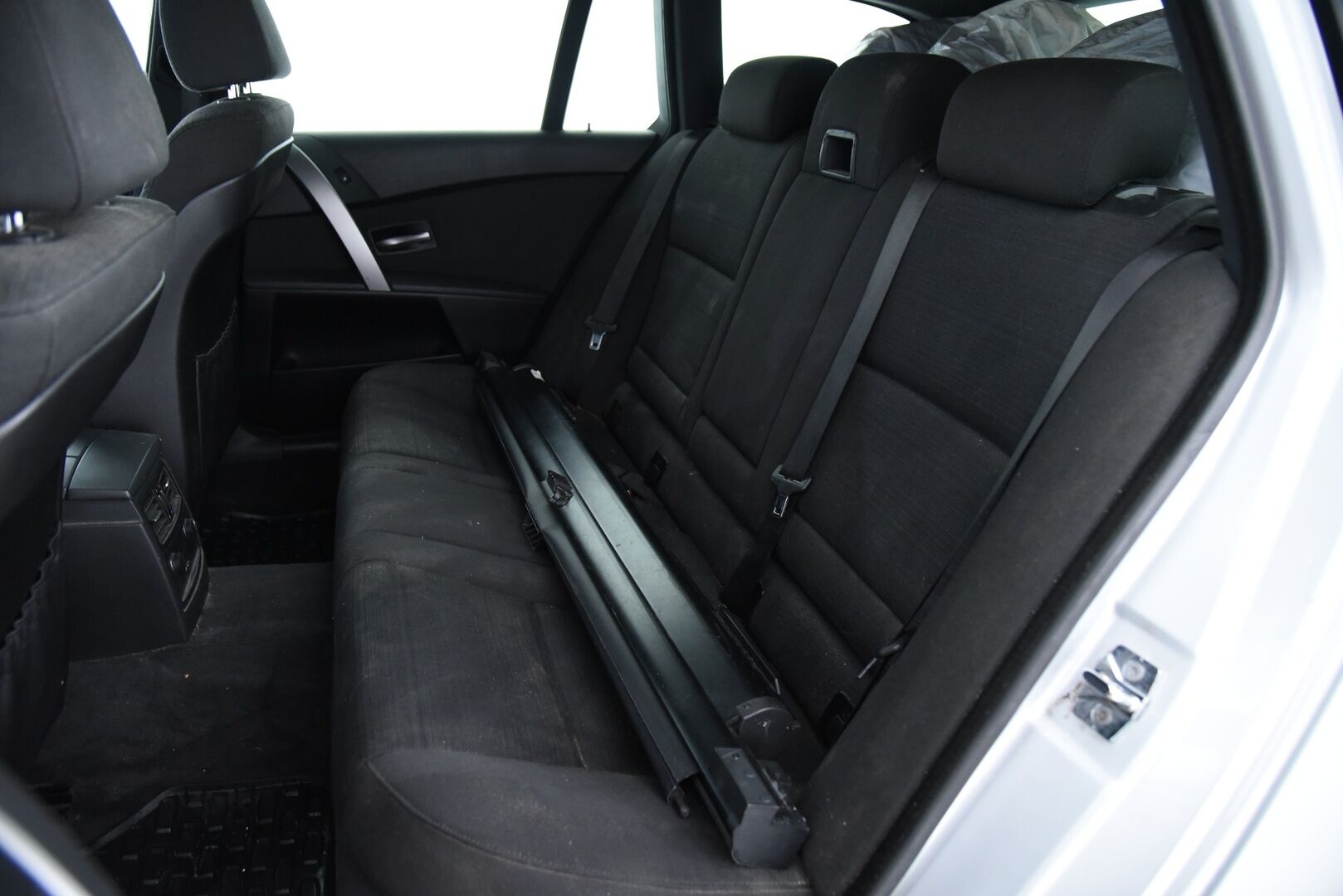 BMW 530 2007 E61 Touring / Webasto / Koukku / Xenon / Prof. Navi / Vakkari - Myydään huutokaupat.comissa!