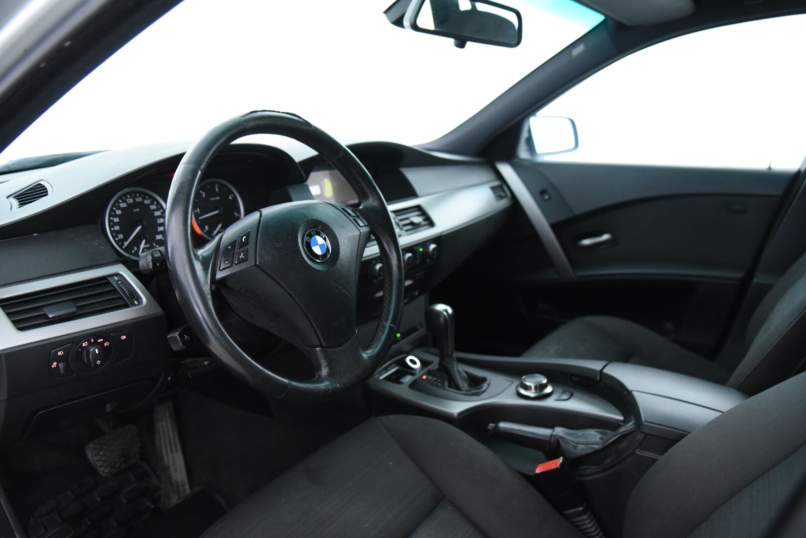 BMW 530 2007 E61 Touring / Webasto / Koukku / Xenon / Prof. Navi / Vakkari - Myydään huutokaupat.comissa!