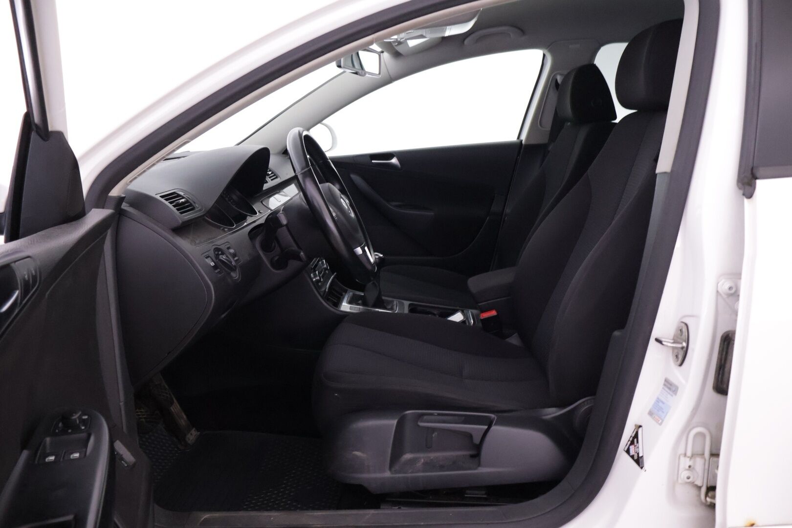 Volkswagen Passat 2010 Sedan BlueMotion 1,6 TDI 77 kW (105 hv) - YritysOutlet - Myydään vain yrityksille - | Yritys Outlet Myydään vain yrityksille! | 2x alut hyvillä renkailla | Vakkari | Koukku | P.Tutkat |