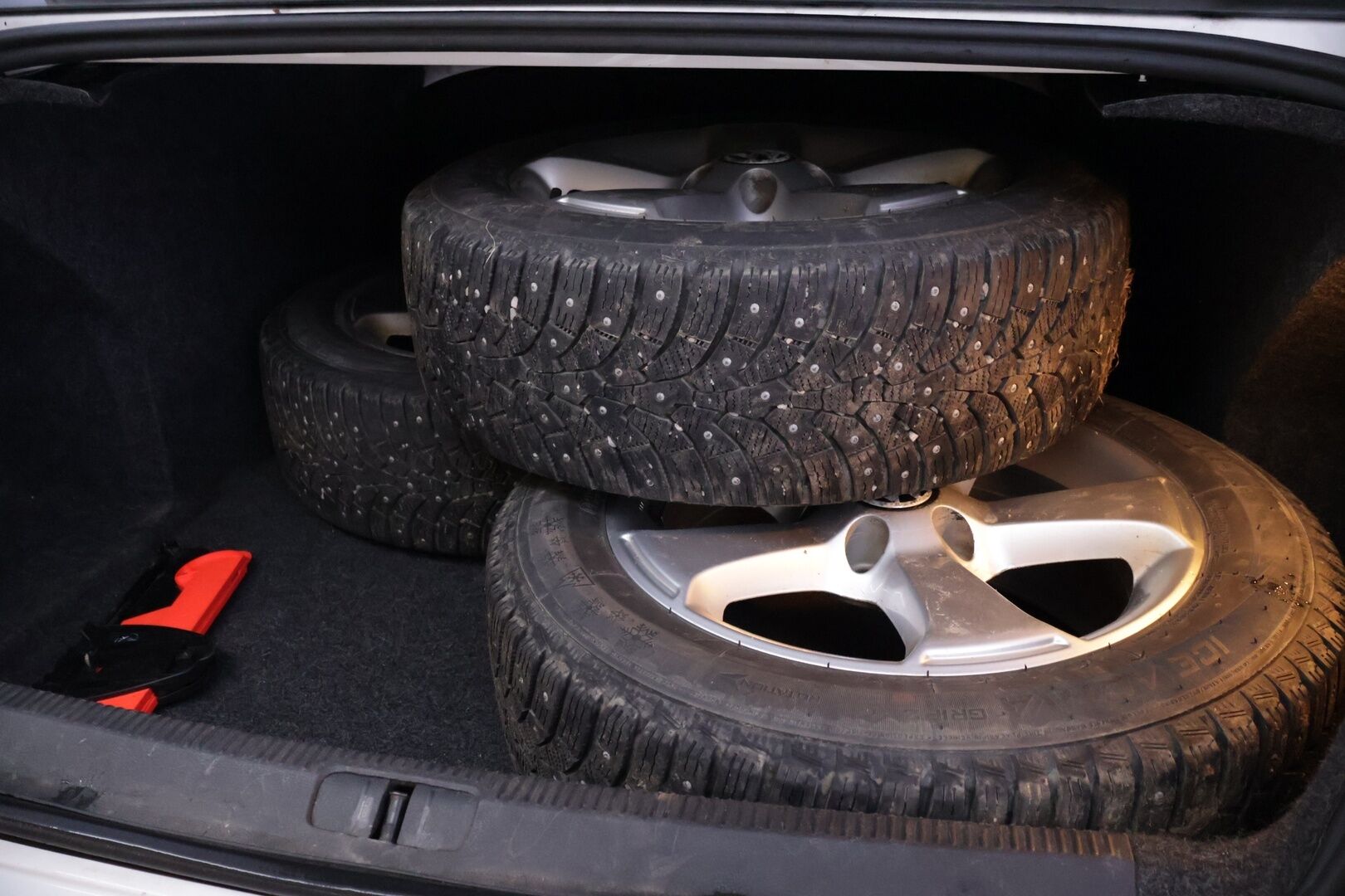 Volkswagen Passat 2010 Sedan BlueMotion 1,6 TDI 77 kW (105 hv) - YritysOutlet - Myydään vain yrityksille - | Yritys Outlet Myydään vain yrityksille! | 2x alut hyvillä renkailla | Vakkari | Koukku | P.Tutkat |