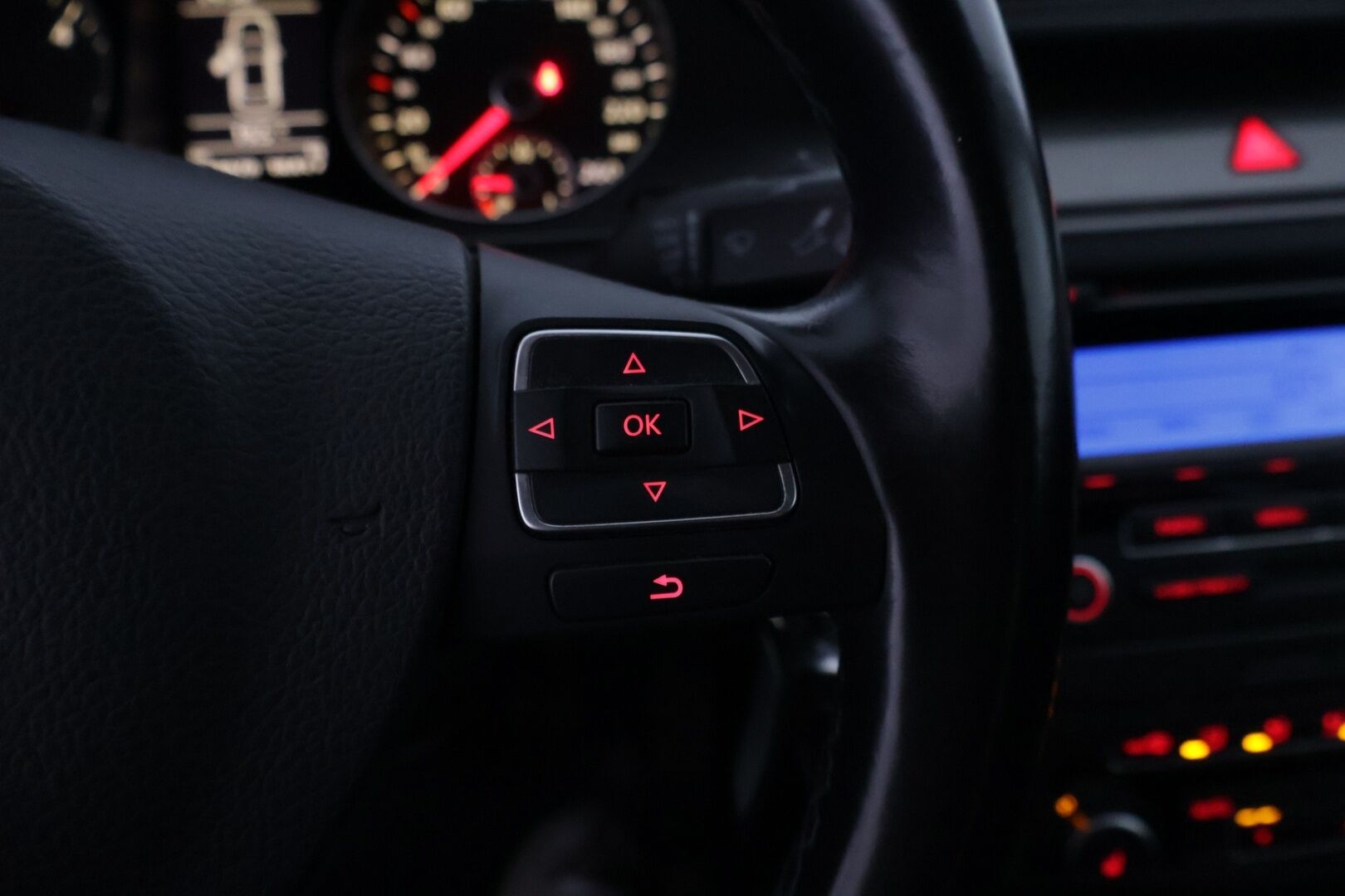 Volkswagen Passat 2010 Sedan BlueMotion 1,6 TDI 77 kW (105 hv) - YritysOutlet - Myydään vain yrityksille - | Yritys Outlet Myydään vain yrityksille! | 2x alut hyvillä renkailla | Vakkari | Koukku | P.Tutkat |