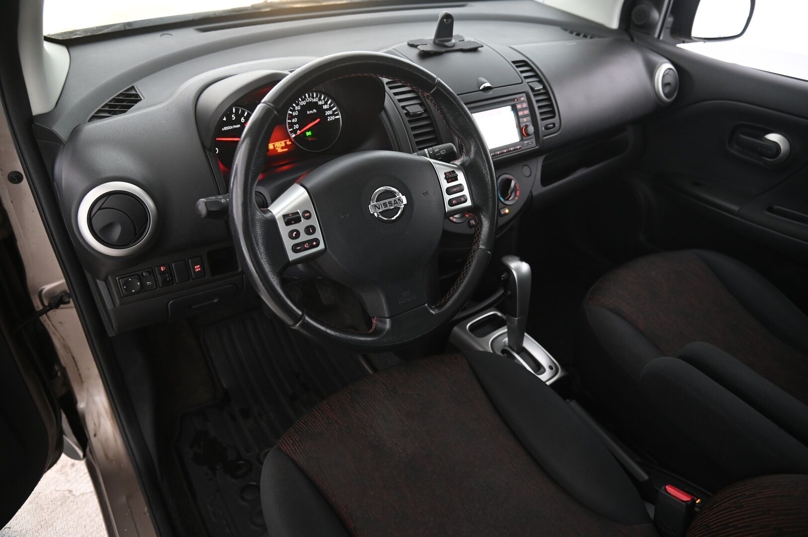 Nissan Note 2010 1,6 Acenta A/T ESP Connect FEB09 - Tämä auto myydään huutokaupat.com | Vakkari | BT | Navi | 2x renkaat