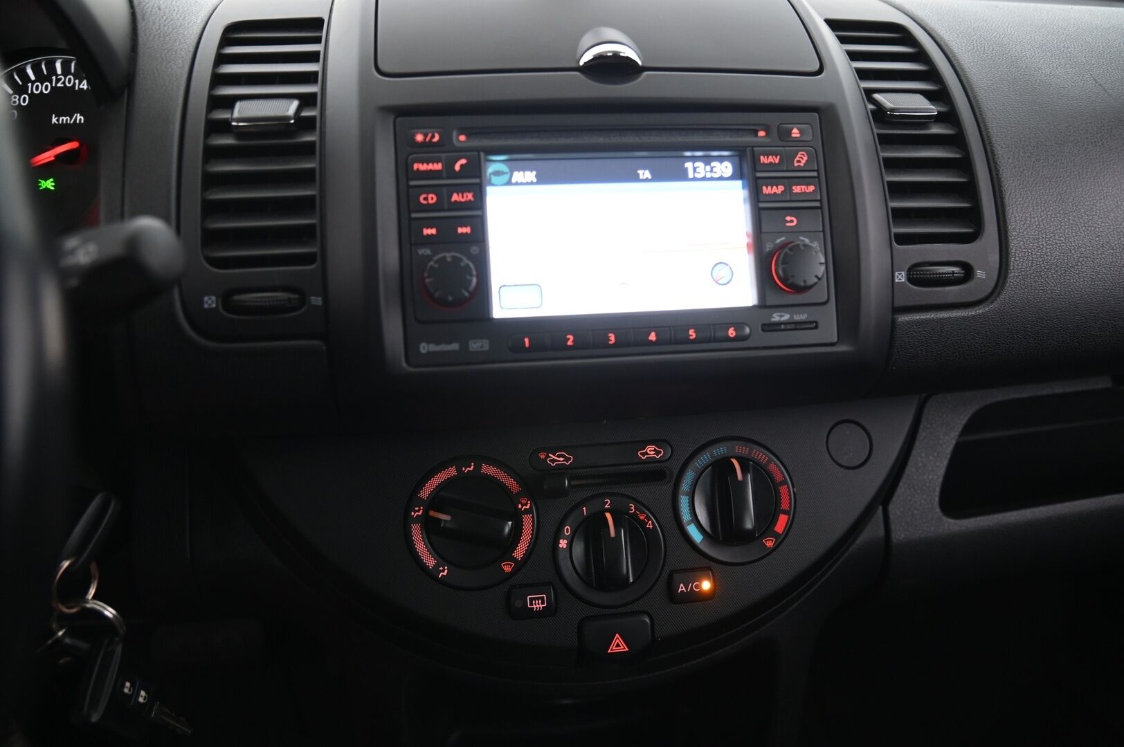 Nissan Note 2010 1,6 Acenta A/T ESP Connect FEB09 - Tämä auto myydään huutokaupat.com | Vakkari | BT | Navi | 2x renkaat