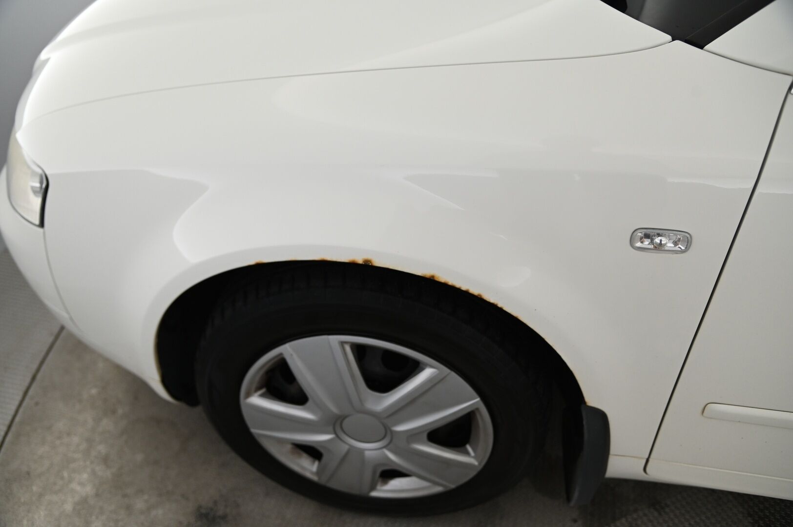 Audi A4 2004 5D A4 AVANT 2.0-8E/266 - Myydään huutokaupat.com