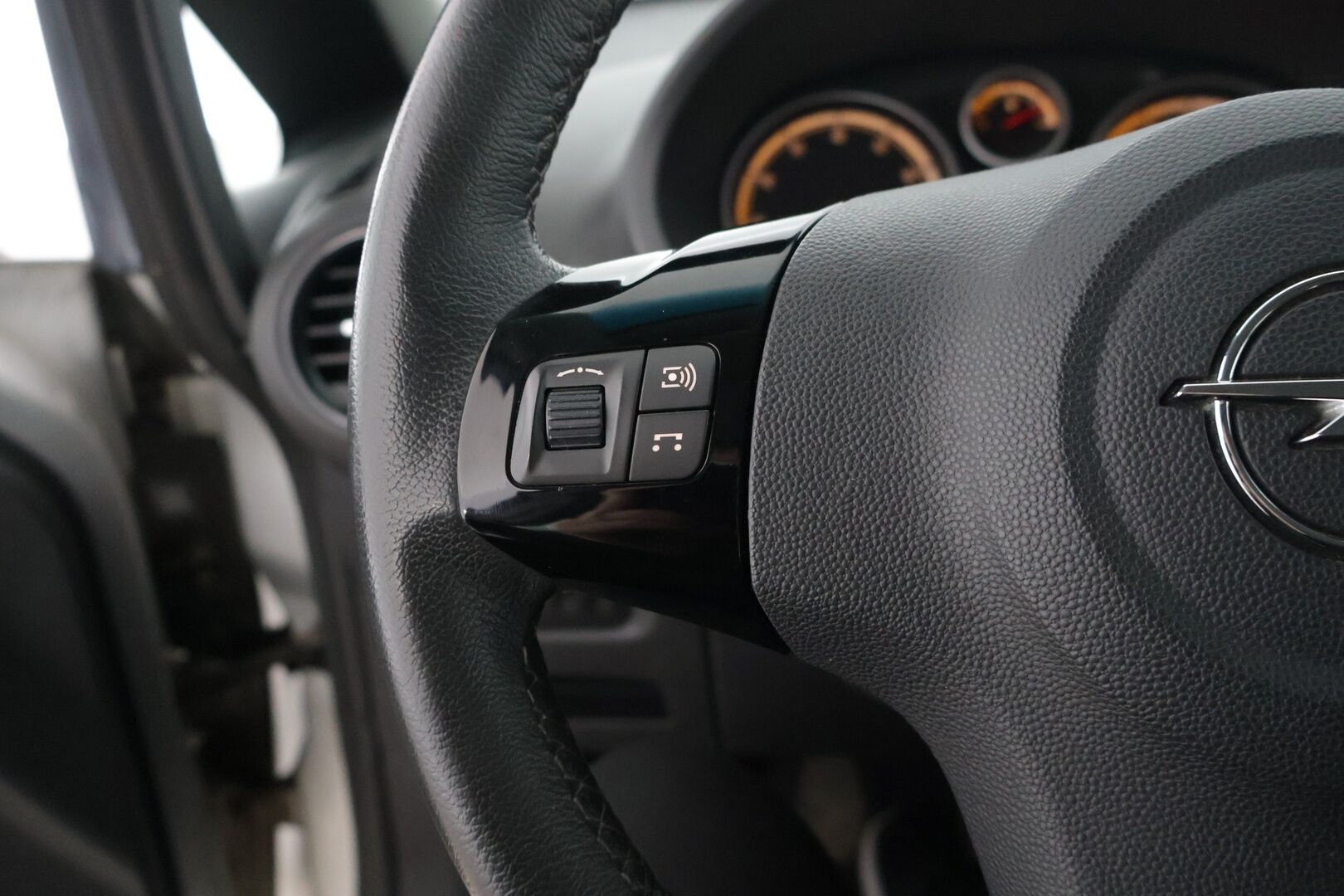 Opel Corsa 2010 1.2 I Twinport Enjoy *MYYDÄÄN HUUTOKAUPAT.COM*