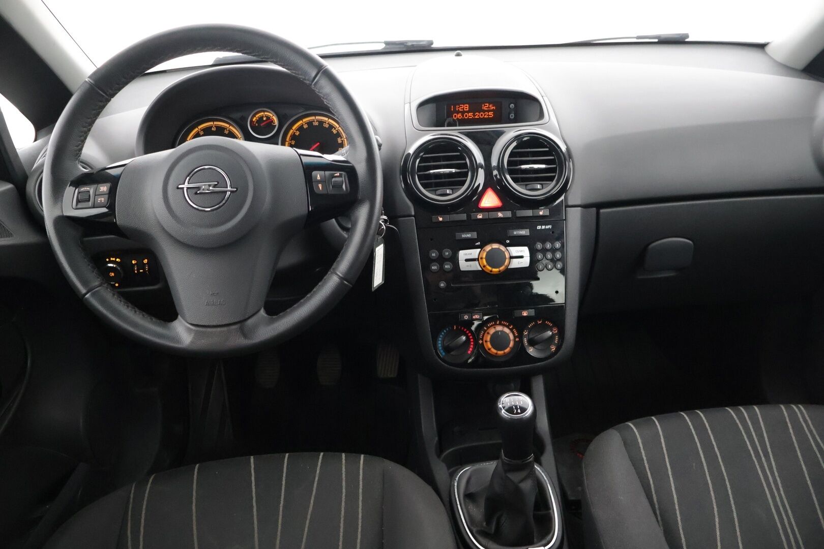 Opel Corsa 2010 1.2 I Twinport Enjoy *MYYDÄÄN HUUTOKAUPAT.COM*