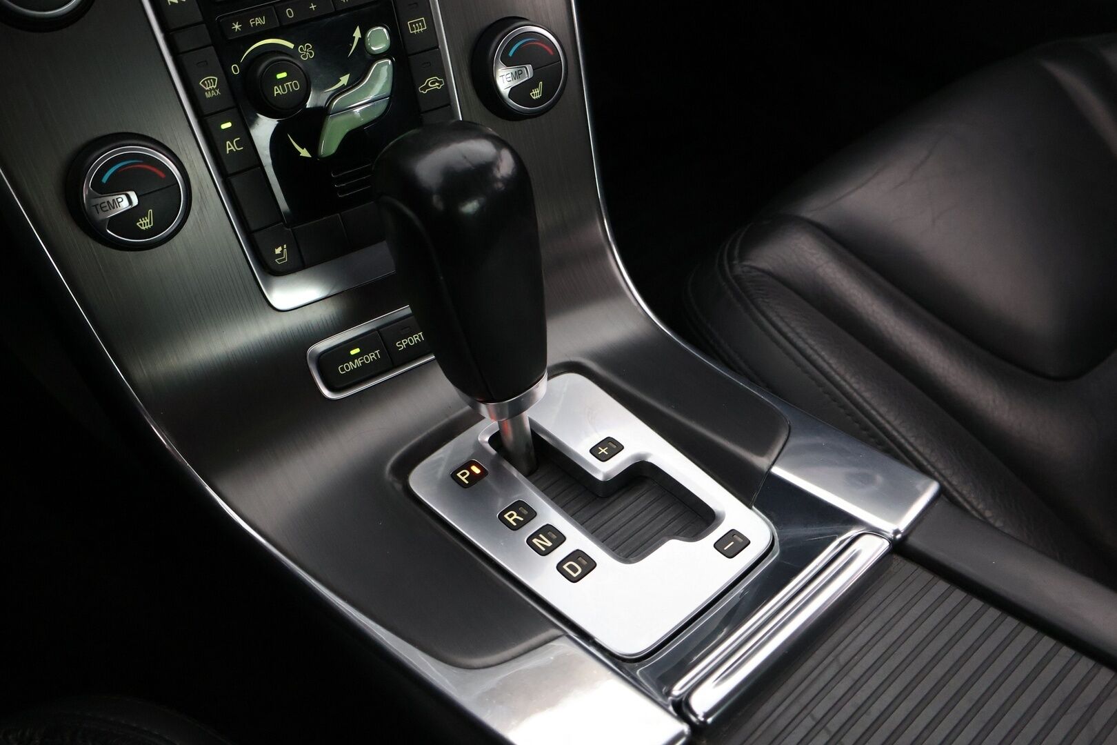 Volvo S60 2010 2,0T Summum Business aut - Suomiauto / Webasto / Peruutuskamera / High Performance Audio / Aktiiviset Xenon / Nahkasisusta / Upeasti huollettu!